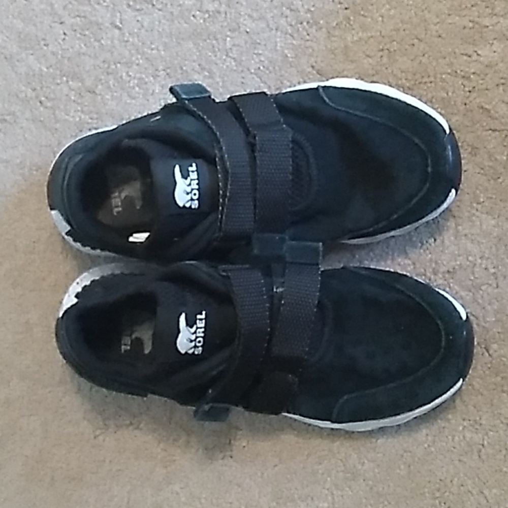 Women's Black Sorel Tennis Shoes, Size 6 - Picture 2 of 8